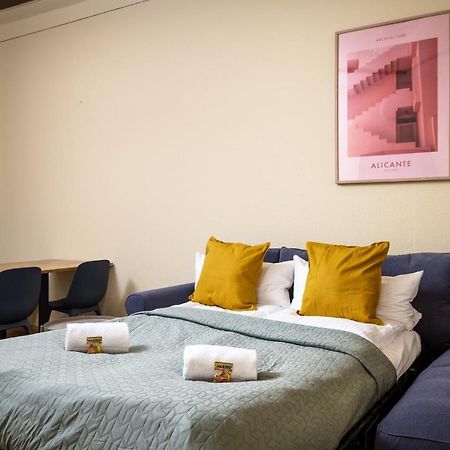 Super Zentral Super Schoener Altbau In Moabit Rostockerstrasse Im Herzen Von Berlin Fuer Bis Zu 6 Personen מראה חיצוני תמונה